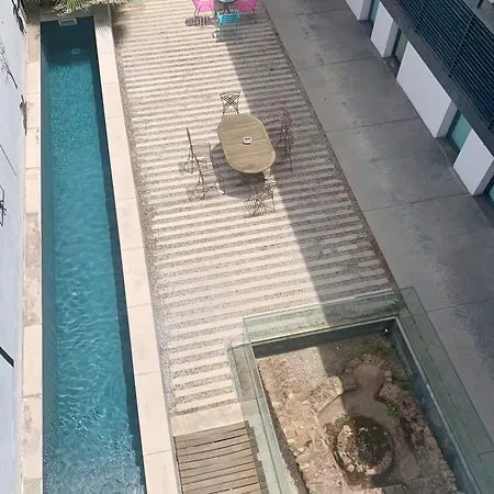 图里斯提科卡里法尔公寓 *