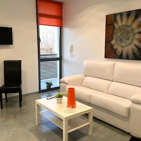 图里斯提科卡里法尔公寓 *