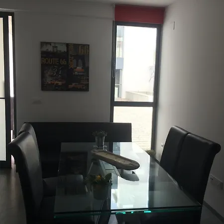 图里斯提科卡里法尔公寓 *