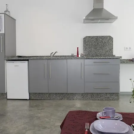 图里斯提科卡里法尔公寓 公寓 *