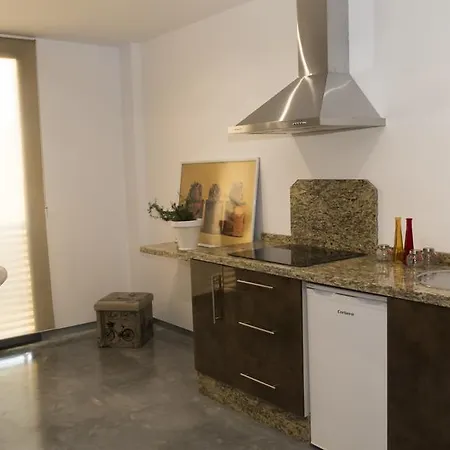 图里斯提科卡里法尔公寓 *