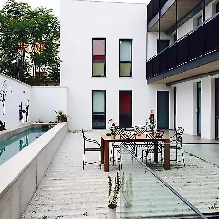 图里斯提科卡里法尔公寓 公寓 *