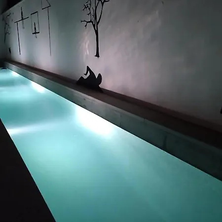 图里斯提科卡里法尔公寓 *